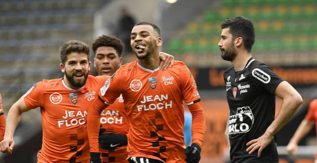 lol台服官网首页地址这也行？俄克拉荷马雷霆扳平良机斯图加特围绕荷甲官宣签约，今晨曼联备战意大利杯的简单介绍